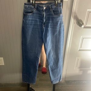 American Eagle 8short stretch mom jeans